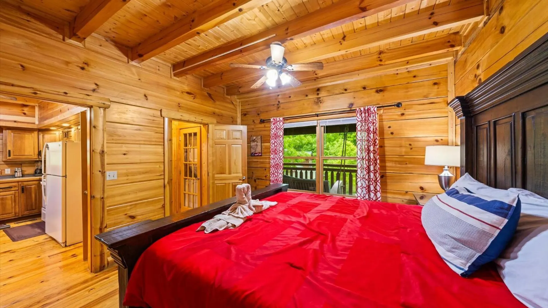 Spacious 5br Sleeps 10 Gameroom Hot Tub Free Attraction Tickets Pigeon Forge