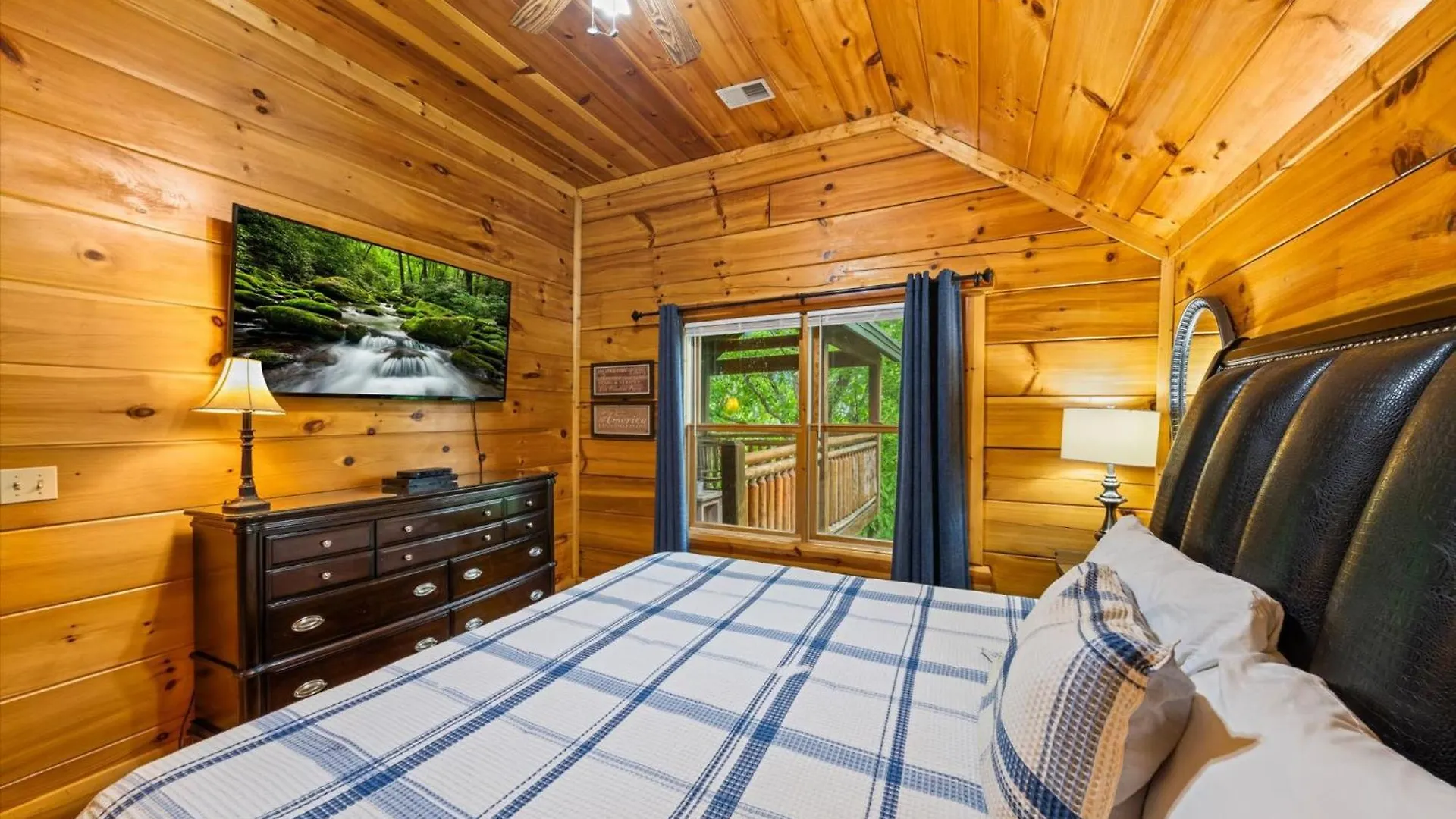 Holiday home Spacious 5br Sleeps 10 Gameroom Hot Tub Free Attraction Tickets Pigeon Forge