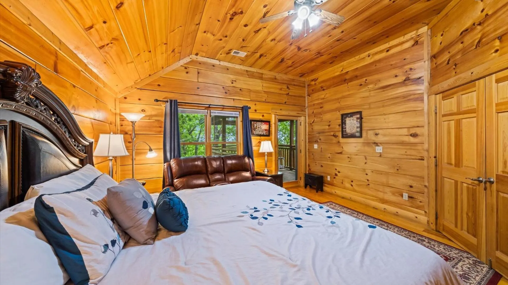 Spacious 5br Sleeps 10 Gameroom Hot Tub Free Attraction Tickets Holiday home *