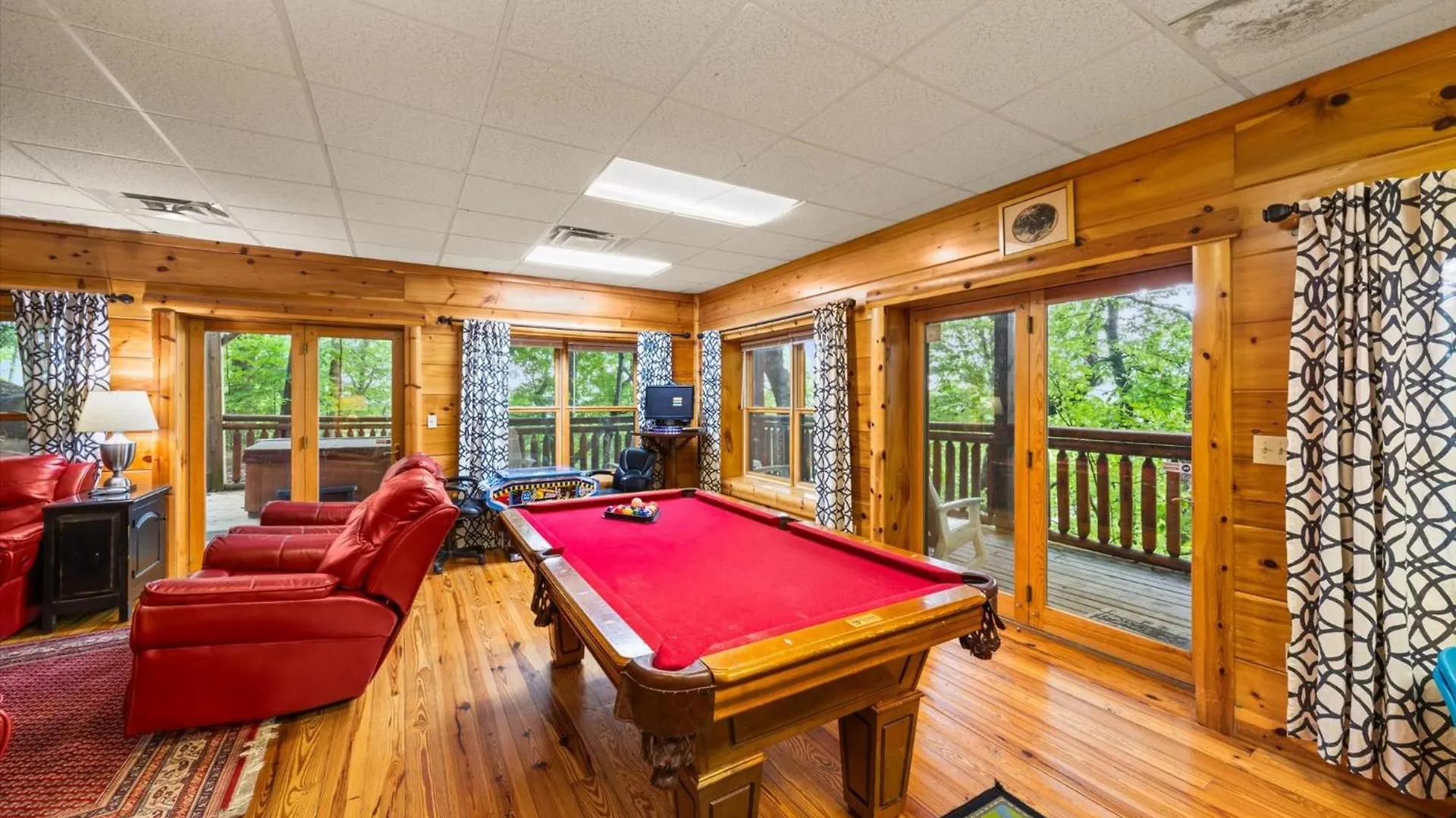 Holiday home Spacious 5br Sleeps 10 Gameroom Hot Tub Free Attraction Tickets Pigeon Forge