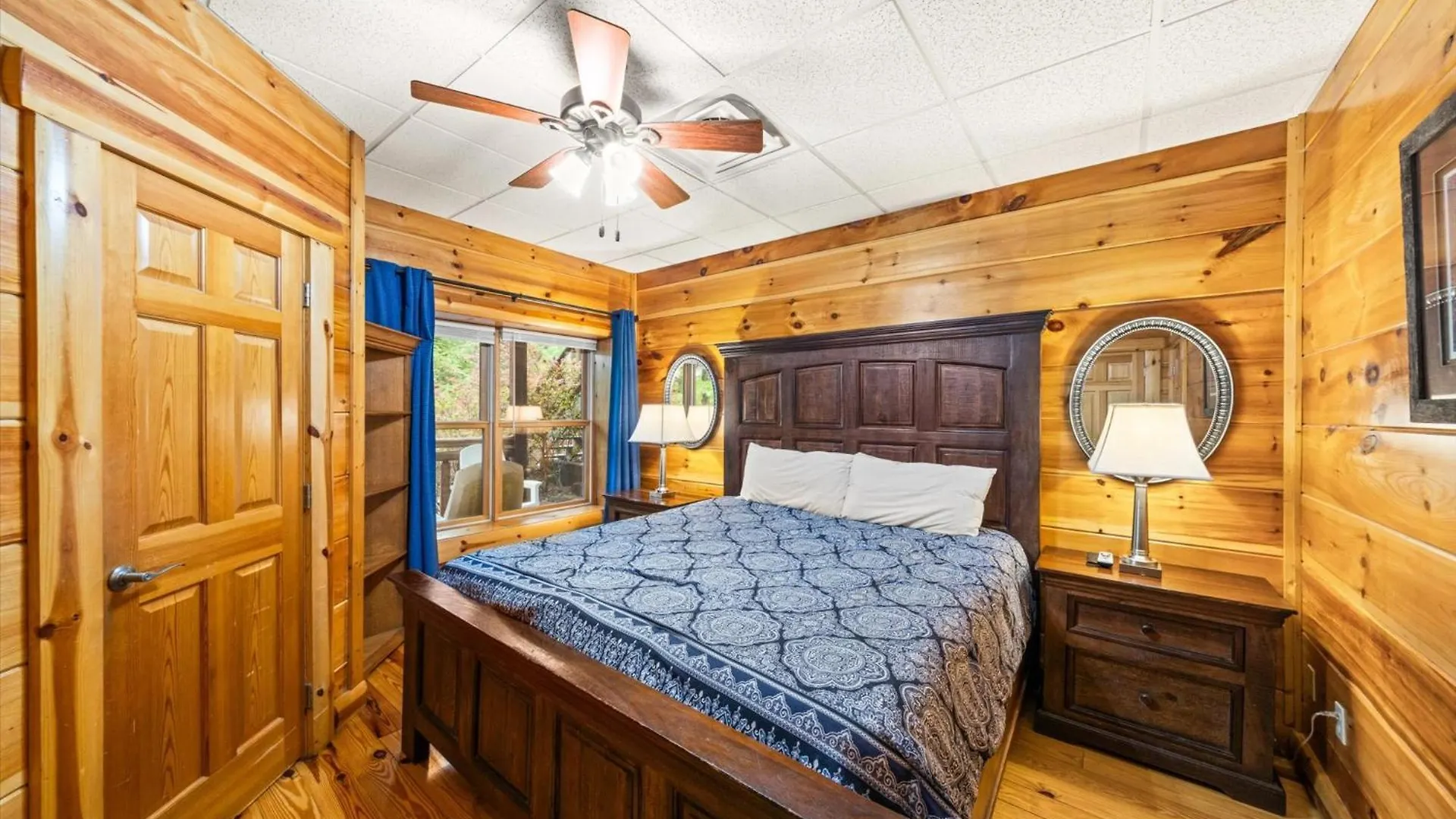 Spacious 5br Sleeps 10 Gameroom Hot Tub Free Attraction Tickets Holiday home *