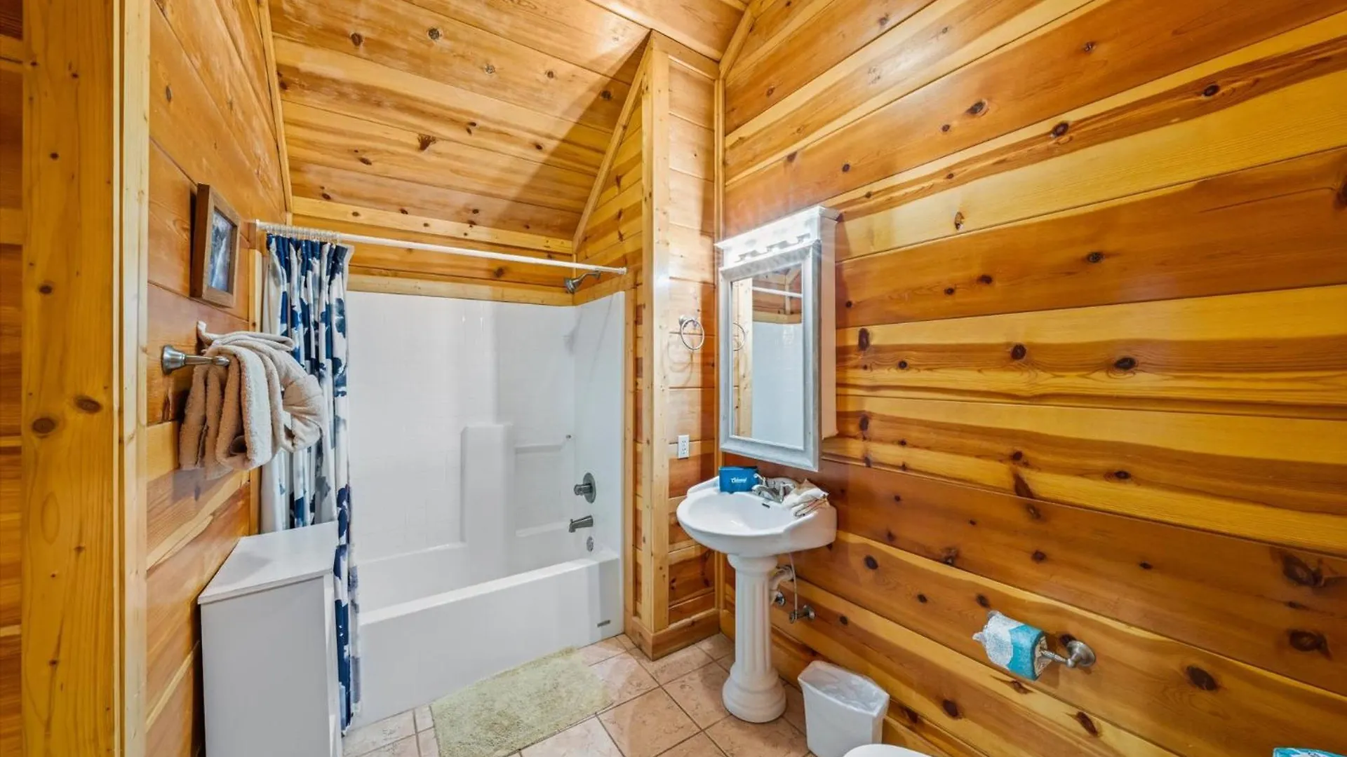 Holiday home Spacious 5br Sleeps 10 Gameroom Hot Tub Free Attraction Tickets Pigeon Forge