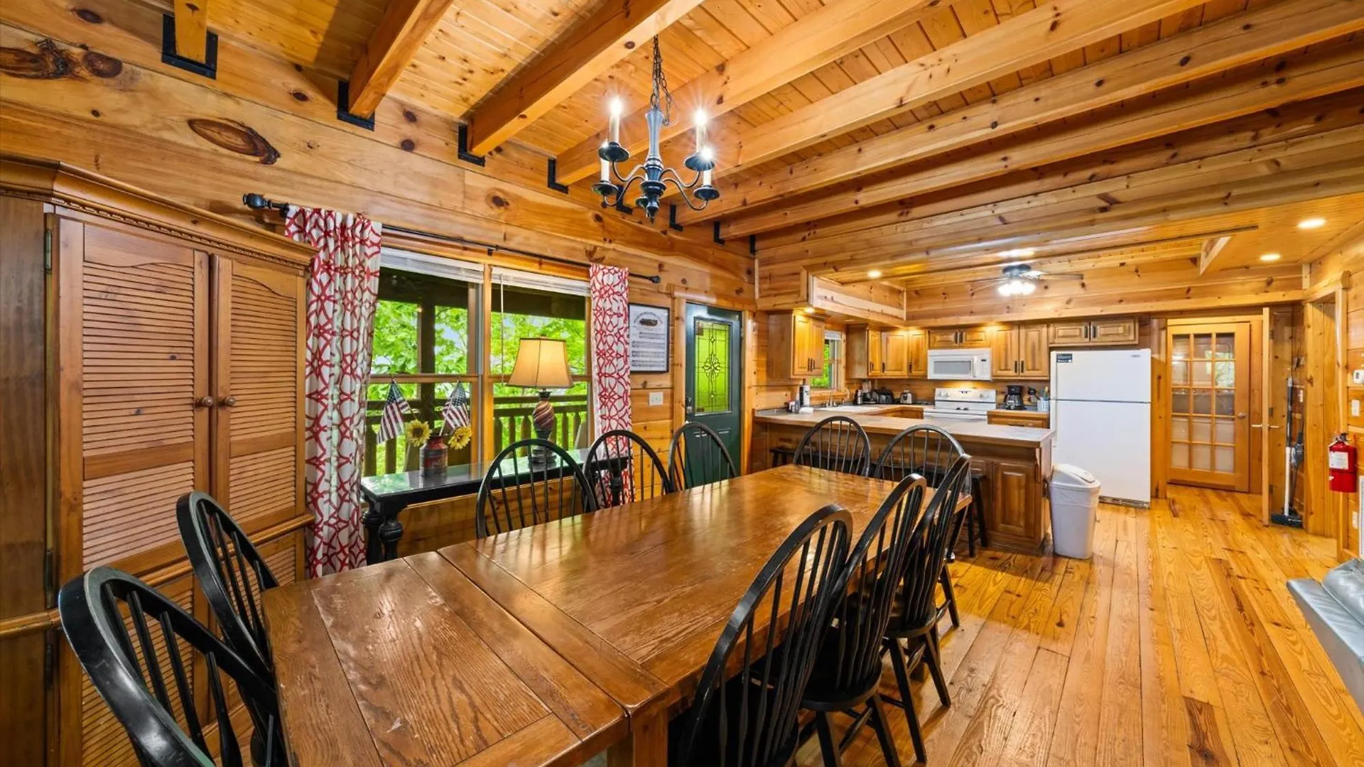 Spacious 5br Sleeps 10 Gameroom Hot Tub Free Attraction Tickets Pigeon Forge