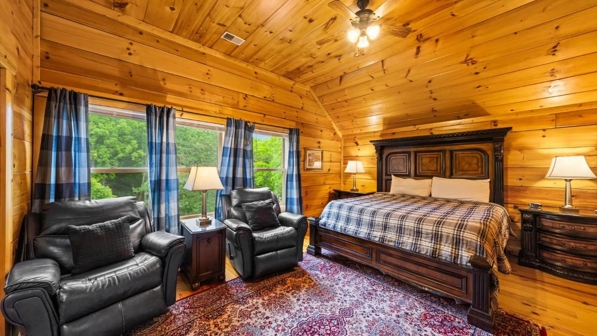 Spacious 5br Sleeps 10 Gameroom Hot Tub Free Attraction Tickets Pigeon Forge