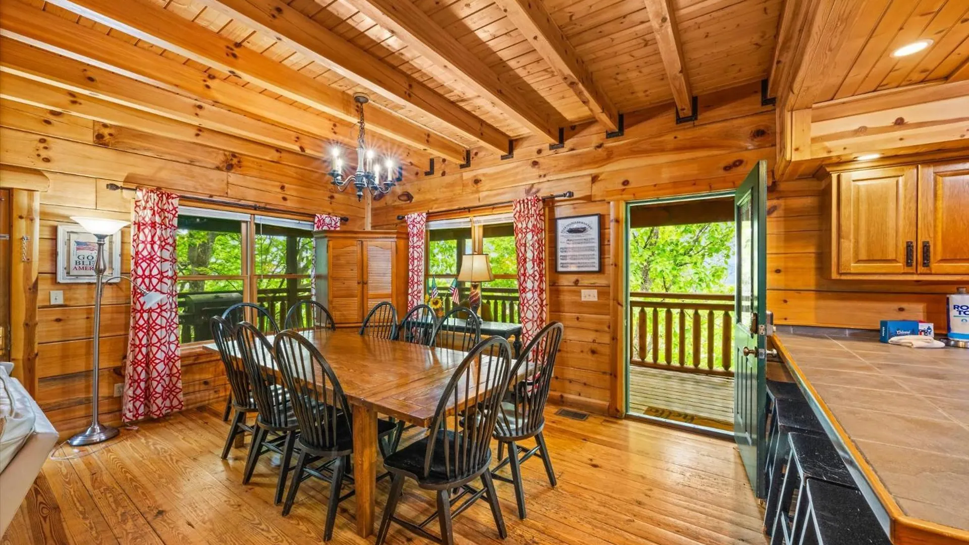 Spacious 5br Sleeps 10 Gameroom Hot Tub Free Attraction Tickets