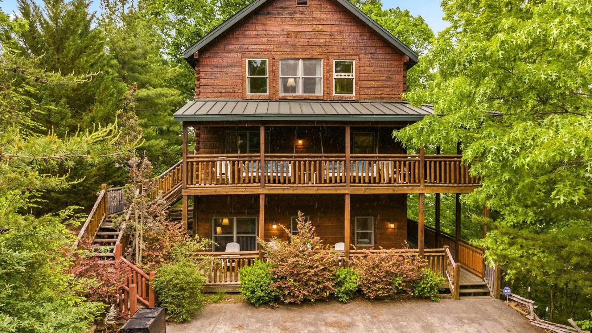 Spacious 5br Sleeps 10 Gameroom Hot Tub Free Attraction Tickets Pigeon Forge