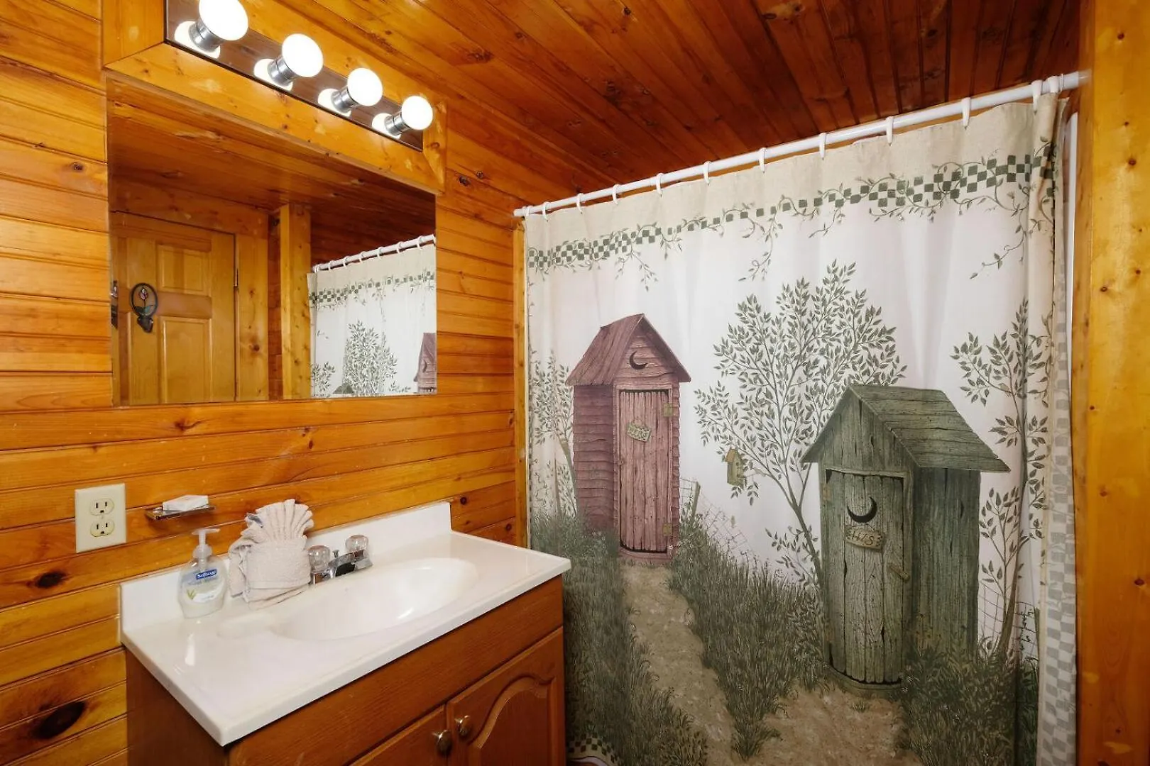 Cozy 2br Just 10 Min To Pkwy!