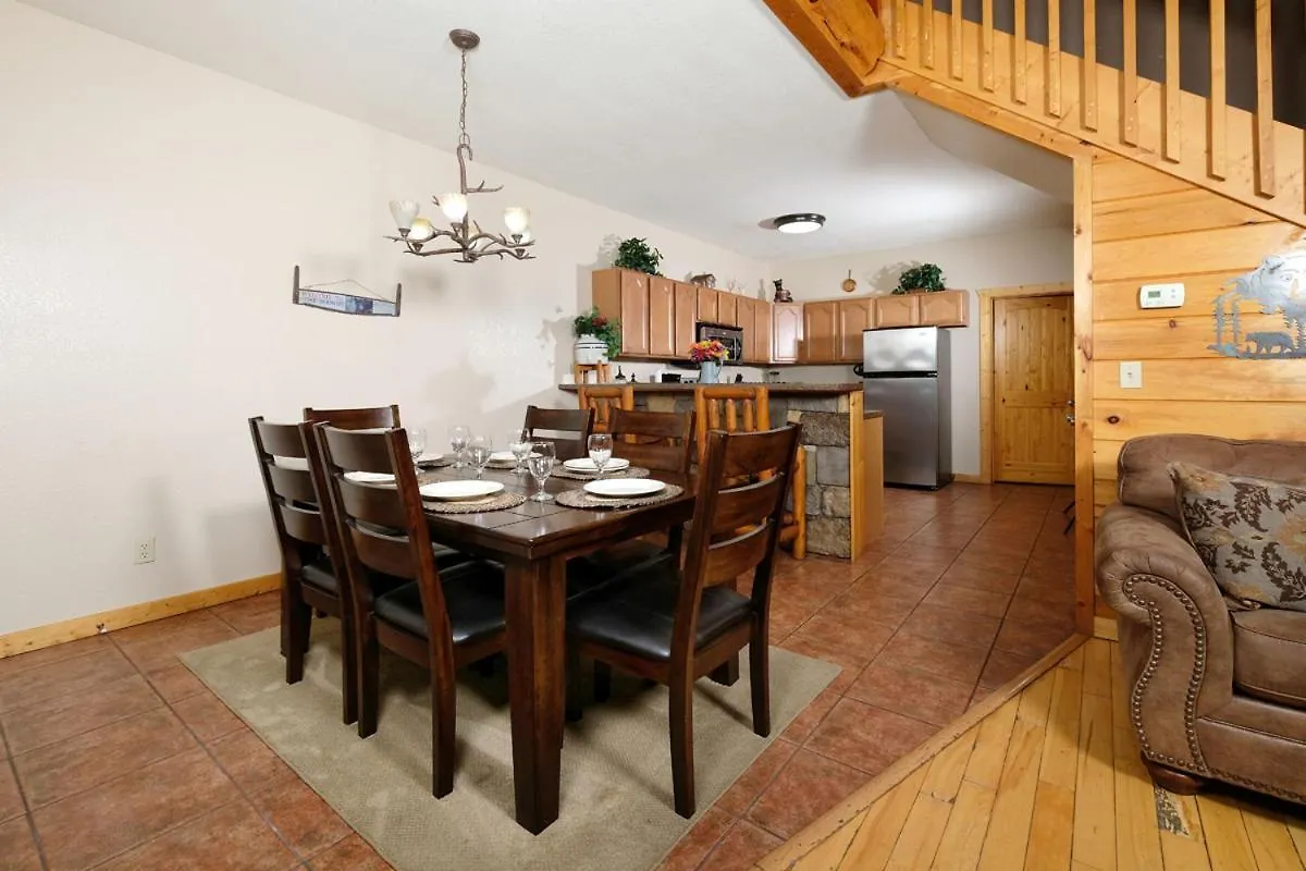 Cozy 2br Just 5 Min To Dollywood Hot Tub Free Attraction Tickets Holiday home Pigeon Forge