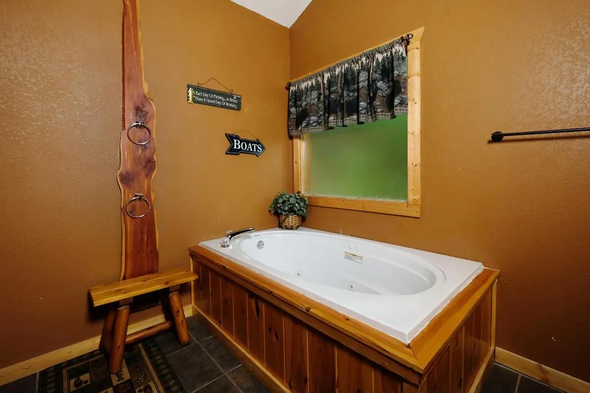 Cozy 2br Just 5 Min To Dollywood Hot Tub Free Attraction Tickets Holiday home Pigeon Forge