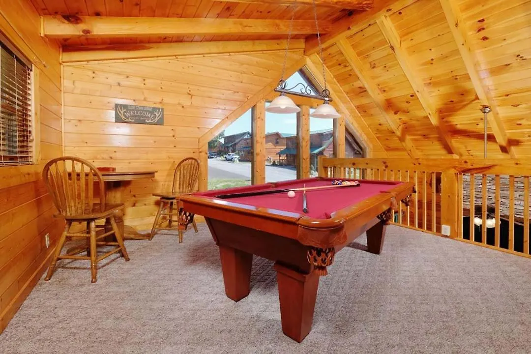 Among The Oaks Holiday home Pigeon Forge