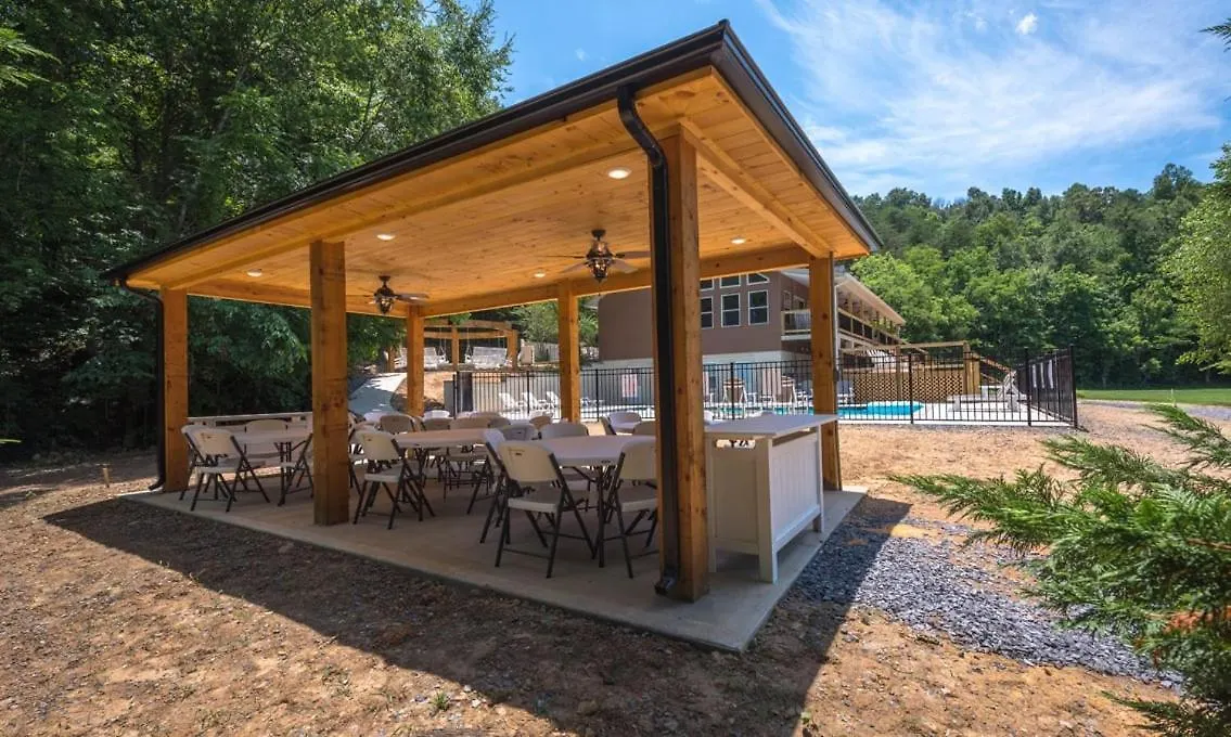7br Sleeps 34 Outdoor Pool Fire Pit Secluded Free Attraction Tickets Holiday home