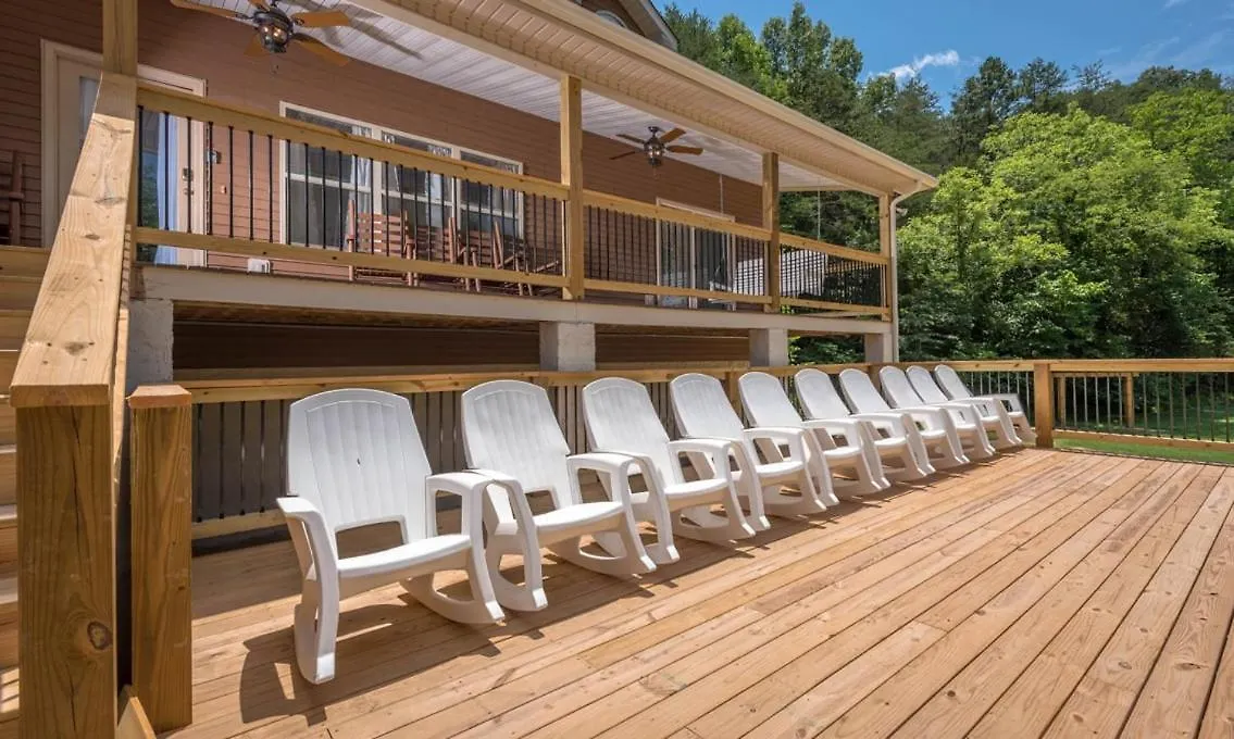 Holiday home 7br Sleeps 34 Outdoor Pool Fire Pit Secluded Free Attraction Tickets *