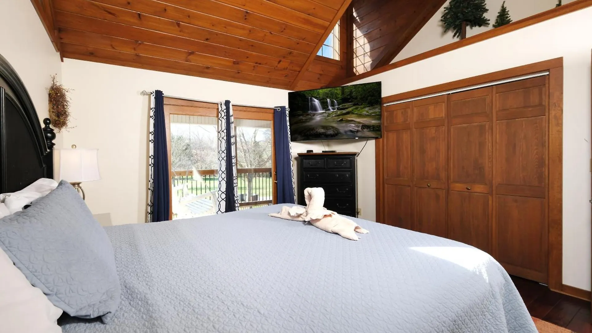 7br Sleeps 34 Outdoor Pool Fire Pit Secluded Free Attraction Tickets Pigeon Forge