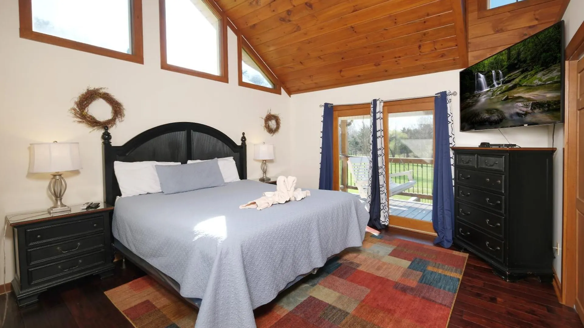 Holiday home 7br Sleeps 34 Outdoor Pool Fire Pit Secluded Free Attraction Tickets *