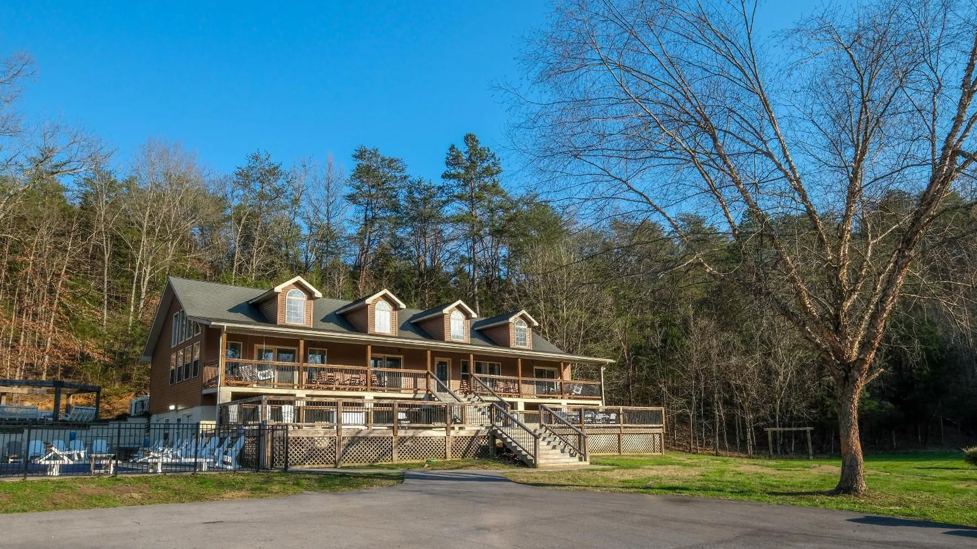 Holiday home 7br Sleeps 34 Outdoor Pool Fire Pit Secluded Free Attraction Tickets