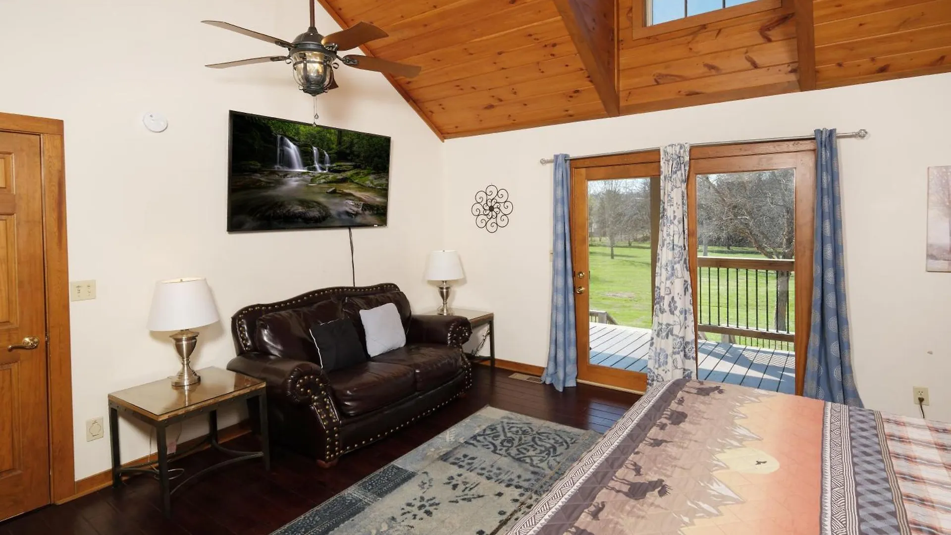 7br Sleeps 34 Outdoor Pool Fire Pit Secluded Free Attraction Tickets Pigeon Forge