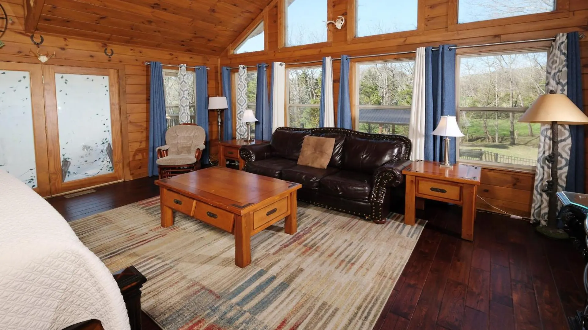 Holiday home 7br Sleeps 34 Outdoor Pool Fire Pit Secluded Free Attraction Tickets *