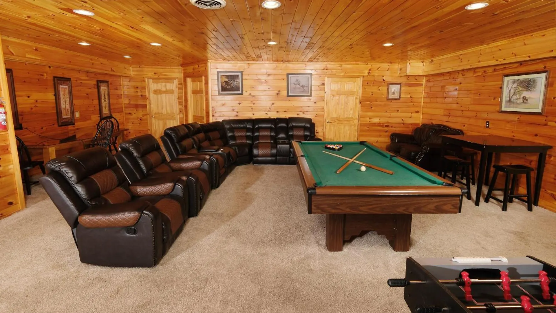 7br Sleeps 34 Outdoor Pool Fire Pit Secluded Free Attraction Tickets Pigeon Forge