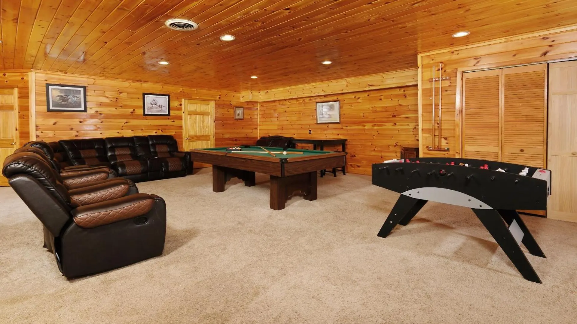 Holiday home 7br Sleeps 34 Outdoor Pool Fire Pit Secluded Free Attraction Tickets *