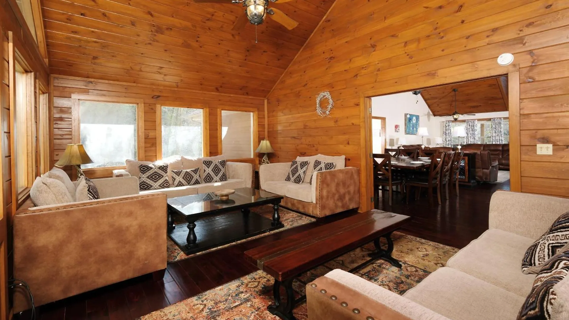 Holiday home 7br Sleeps 34 Outdoor Pool Fire Pit Secluded Free Attraction Tickets