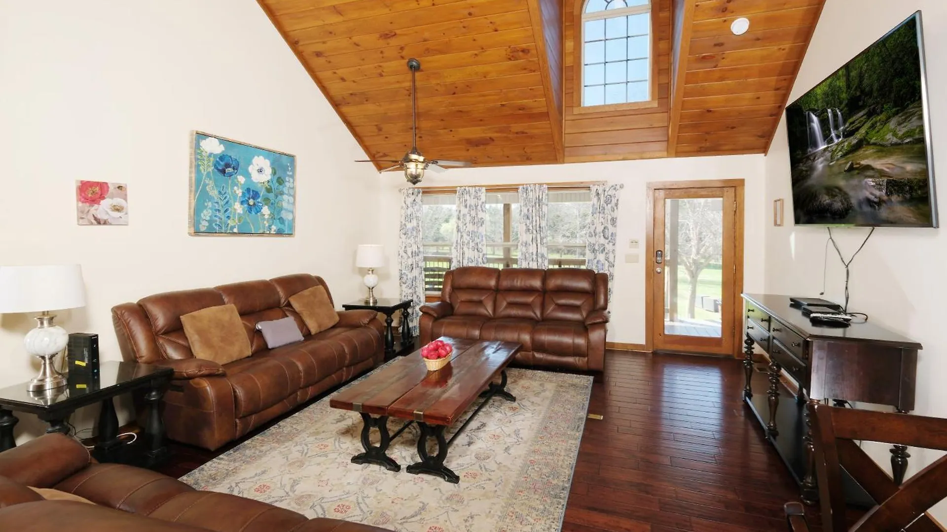 Holiday home 7br Sleeps 34 Outdoor Pool Fire Pit Secluded Free Attraction Tickets