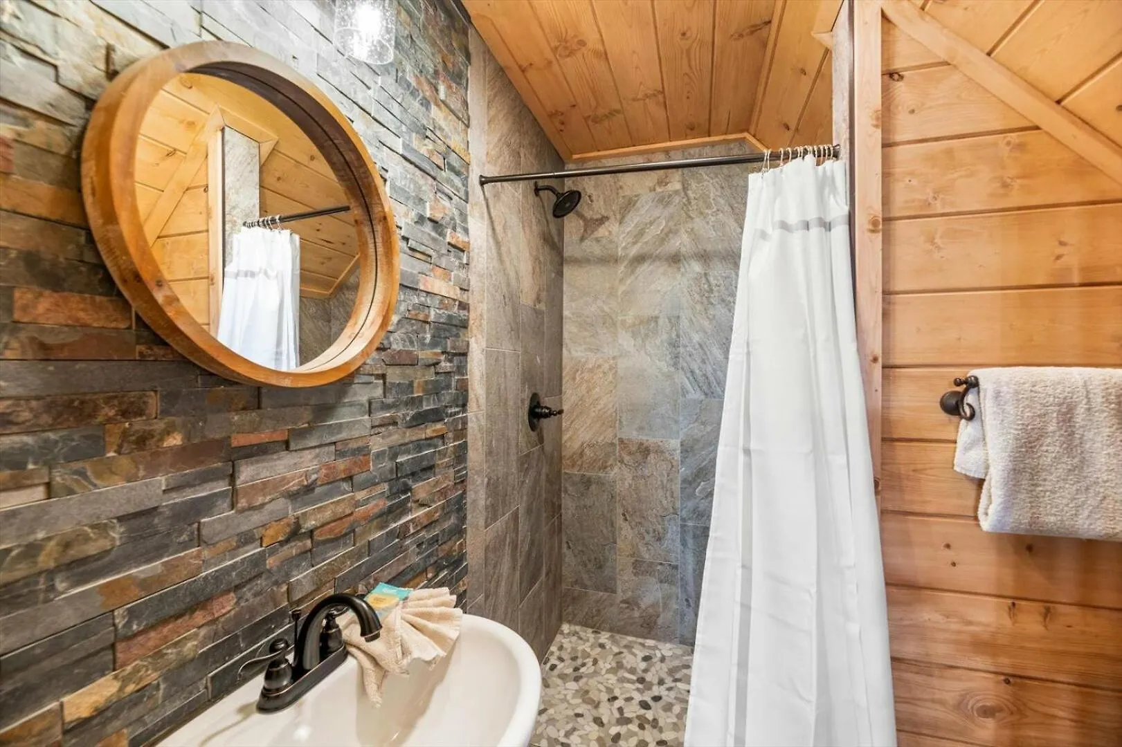 Modern 3br Just 5 Min To Dollywood Hot Tub Pigeon Forge