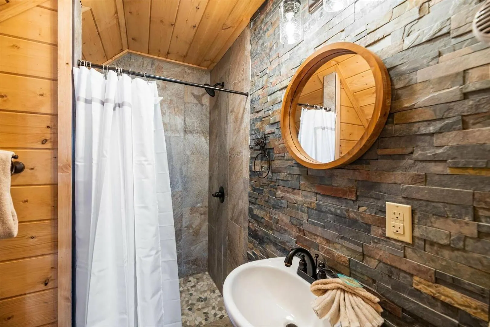 Modern 3br Just 5 Min To Dollywood Hot Tub Holiday home Pigeon Forge