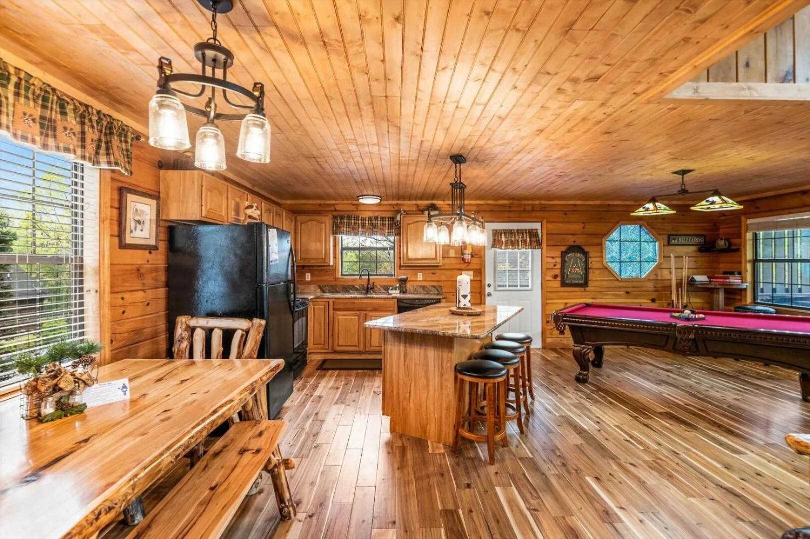 Modern 3br Just 5 Min To Dollywood Hot Tub Pigeon Forge