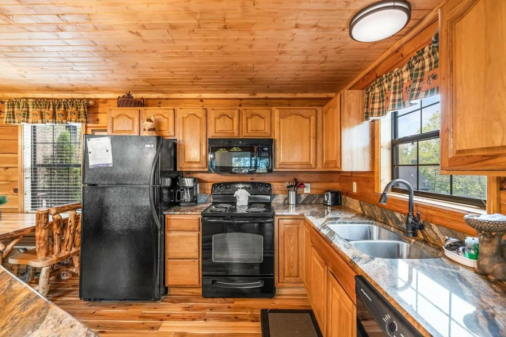 Modern 3br Just 5 Min To Dollywood Hot Tub