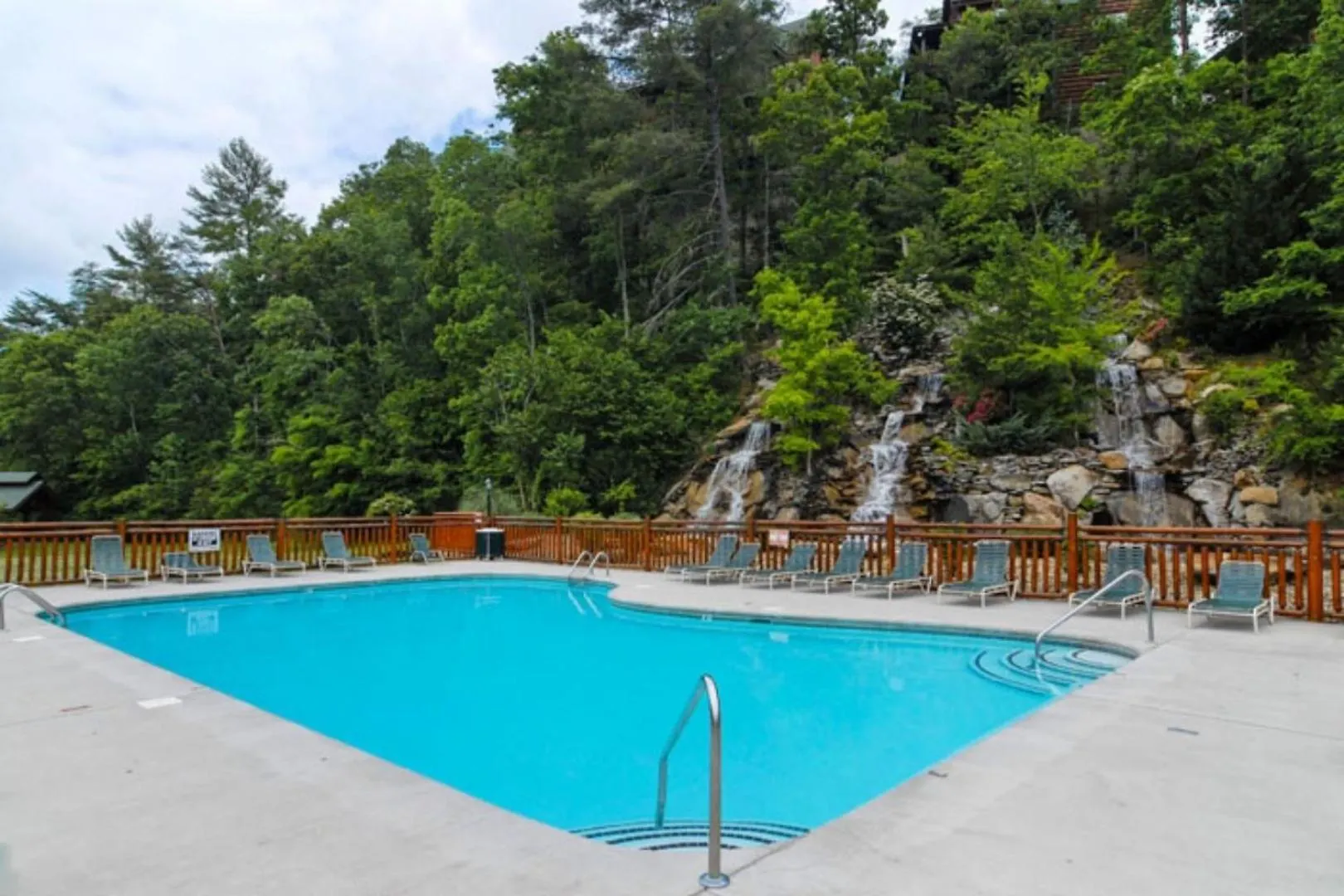 Modern 2br Hot Tub Pool Table Free Attraction Tickets * Pigeon Forge