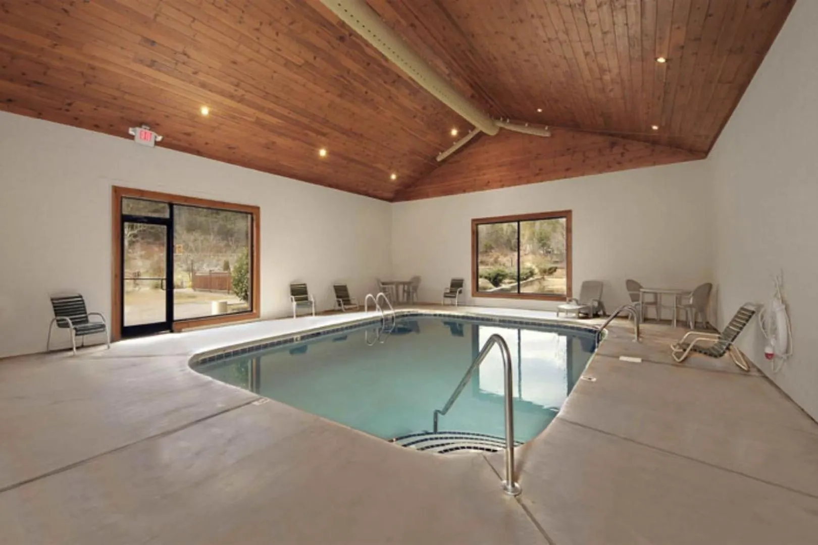 Modern 2br Hot Tub Pool Table Free Attraction Tickets Holiday home Pigeon Forge