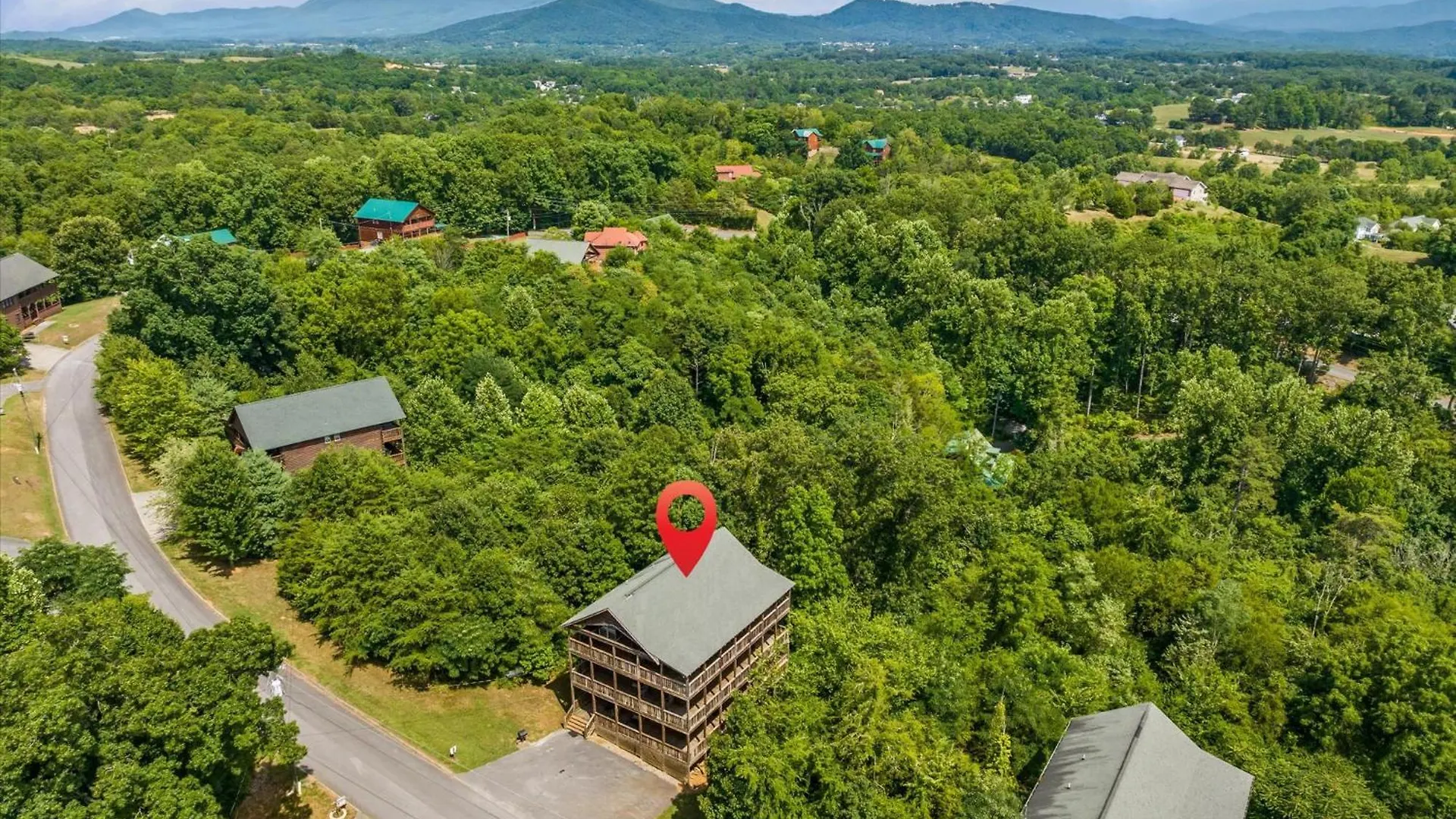 Spacious 6br Views Gameroom Theater Hot Tub Free Attraction Tickets Pigeon Forge