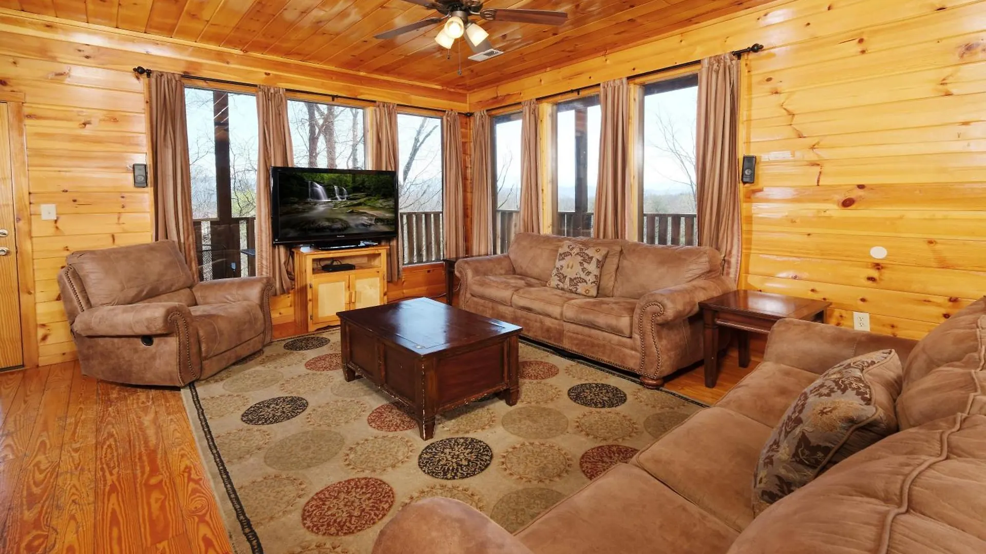 Spacious 6br Views Gameroom Theater Hot Tub Free Attraction Tickets