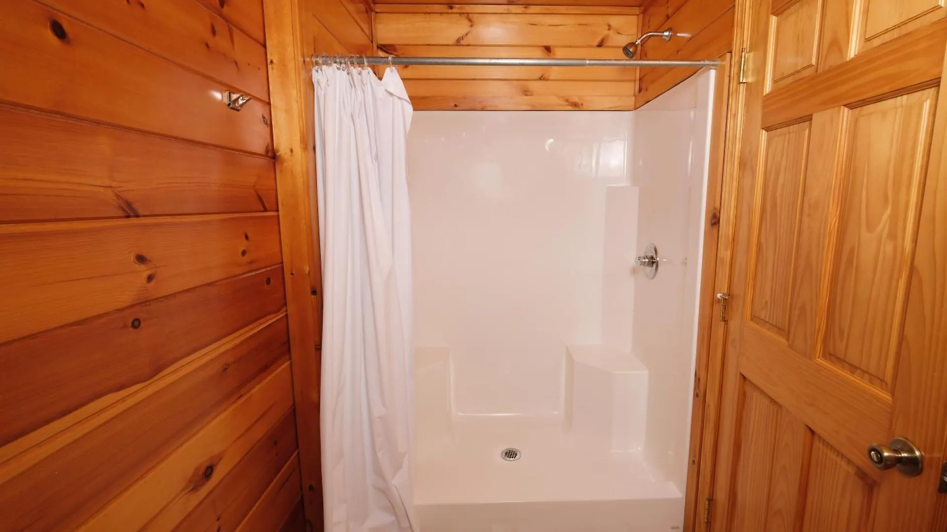 Spacious 6br Views Gameroom Theater Hot Tub Free Attraction Tickets Holiday home
