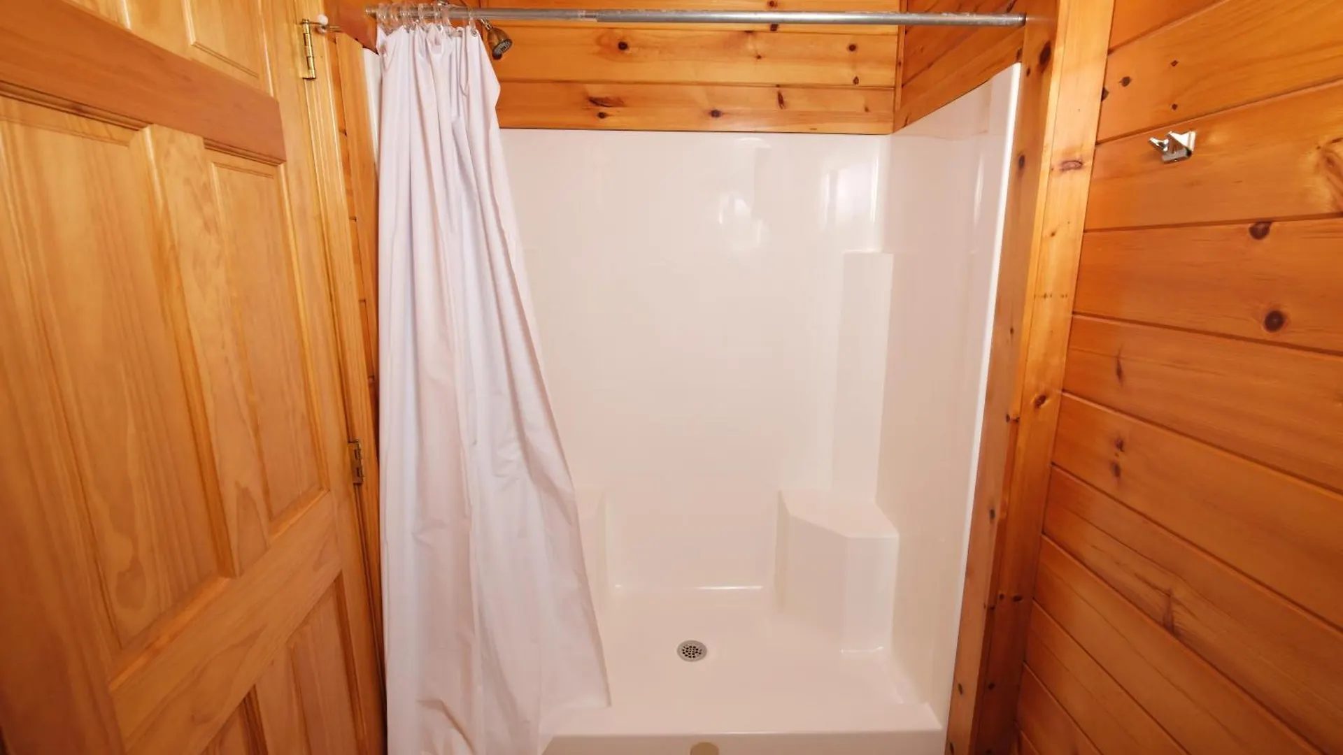 Spacious 6br Views Gameroom Theater Hot Tub Free Attraction Tickets *