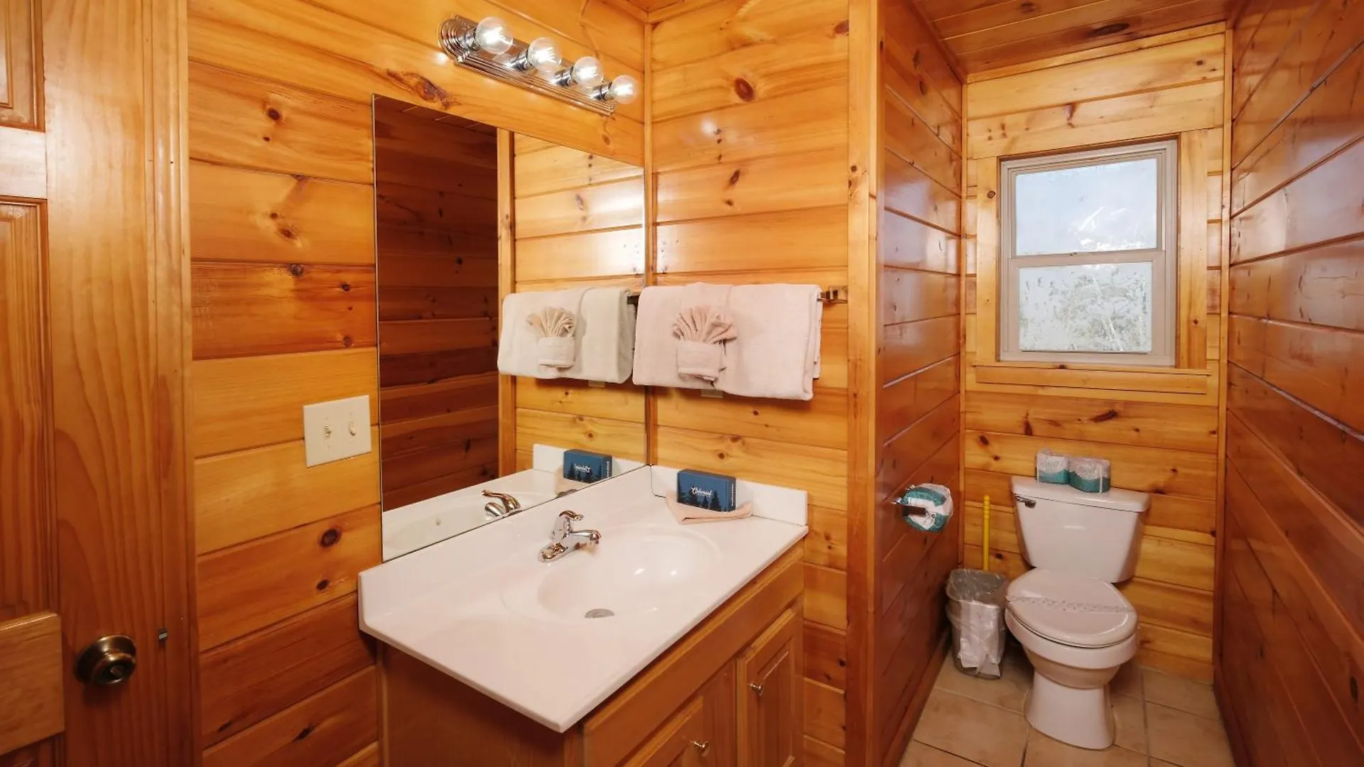 Spacious 6br Views Gameroom Theater Hot Tub Free Attraction Tickets * Pigeon Forge