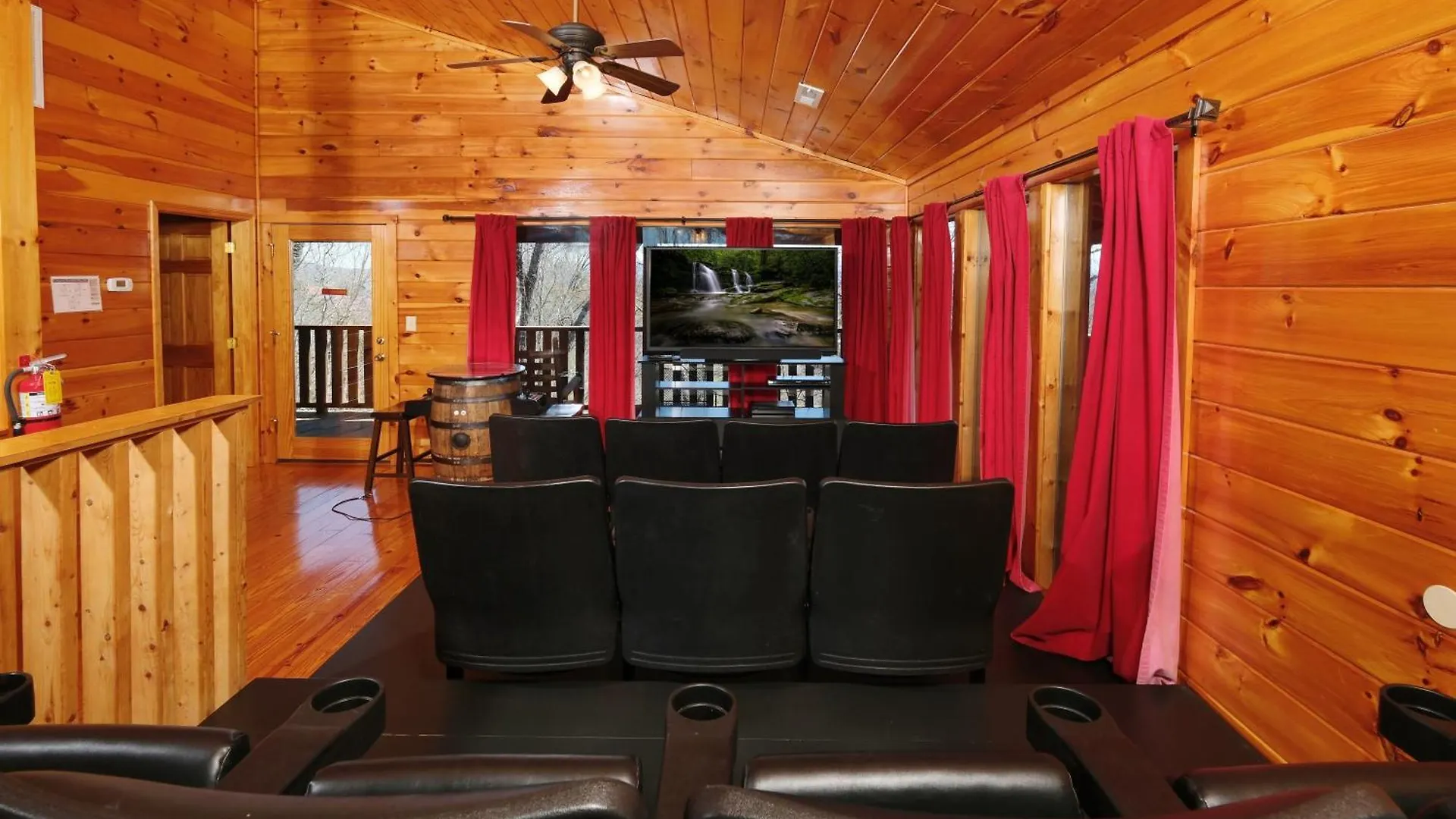 Spacious 6br Views Gameroom Theater Hot Tub Free Attraction Tickets Holiday home