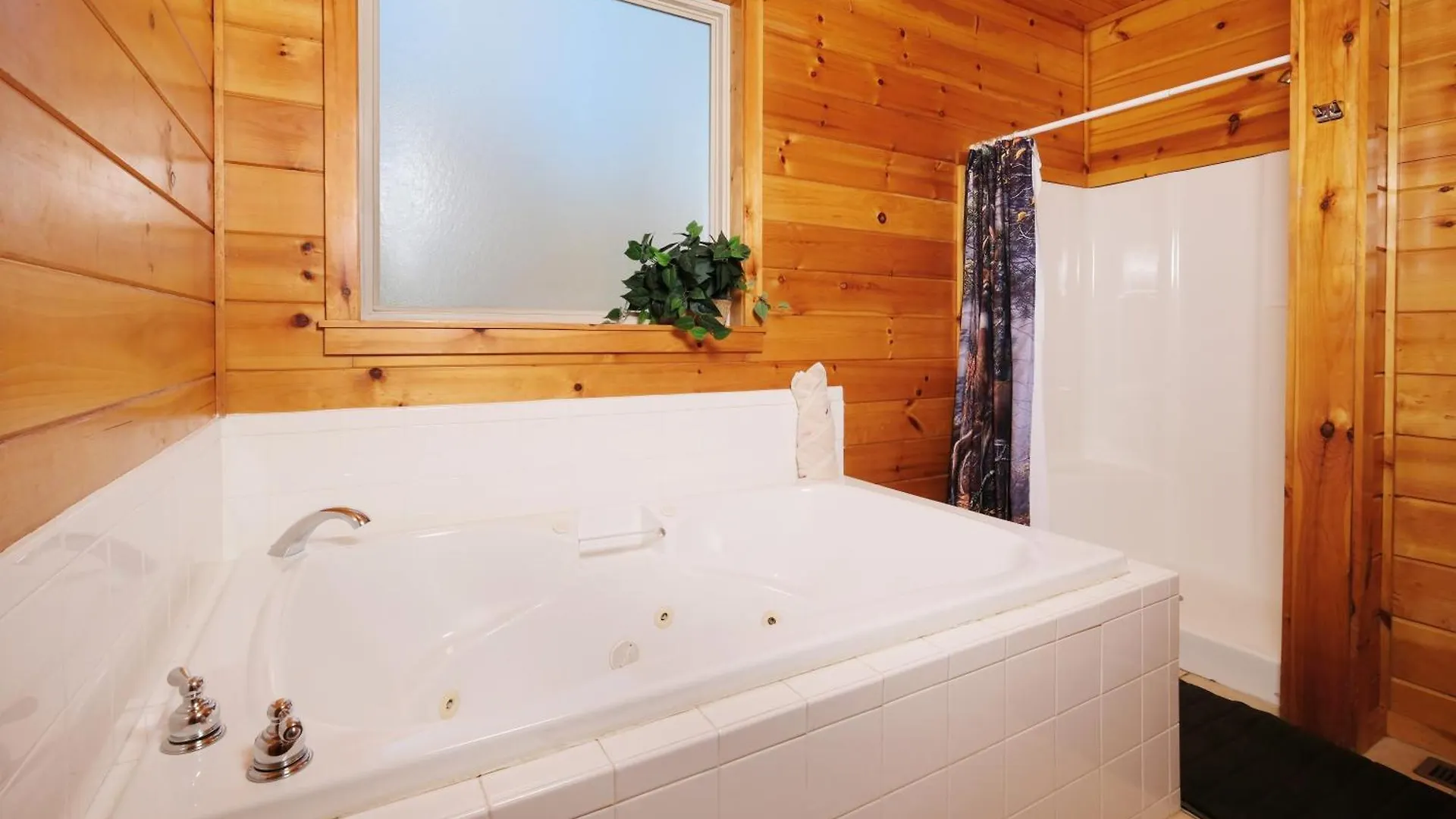 Spacious 6br Views Gameroom Theater Hot Tub Free Attraction Tickets * Pigeon Forge