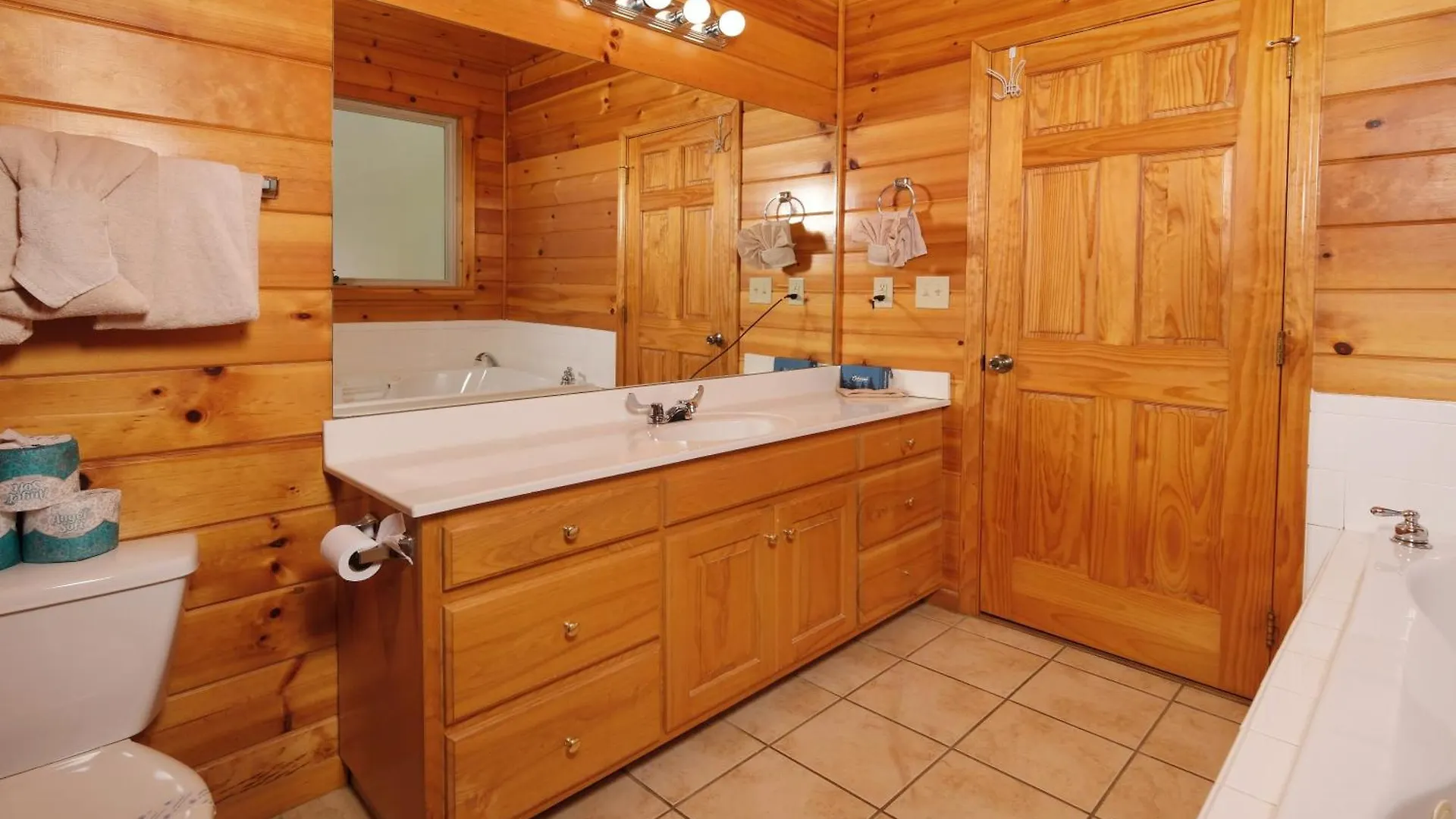 Spacious 6br Views Gameroom Theater Hot Tub Free Attraction Tickets
