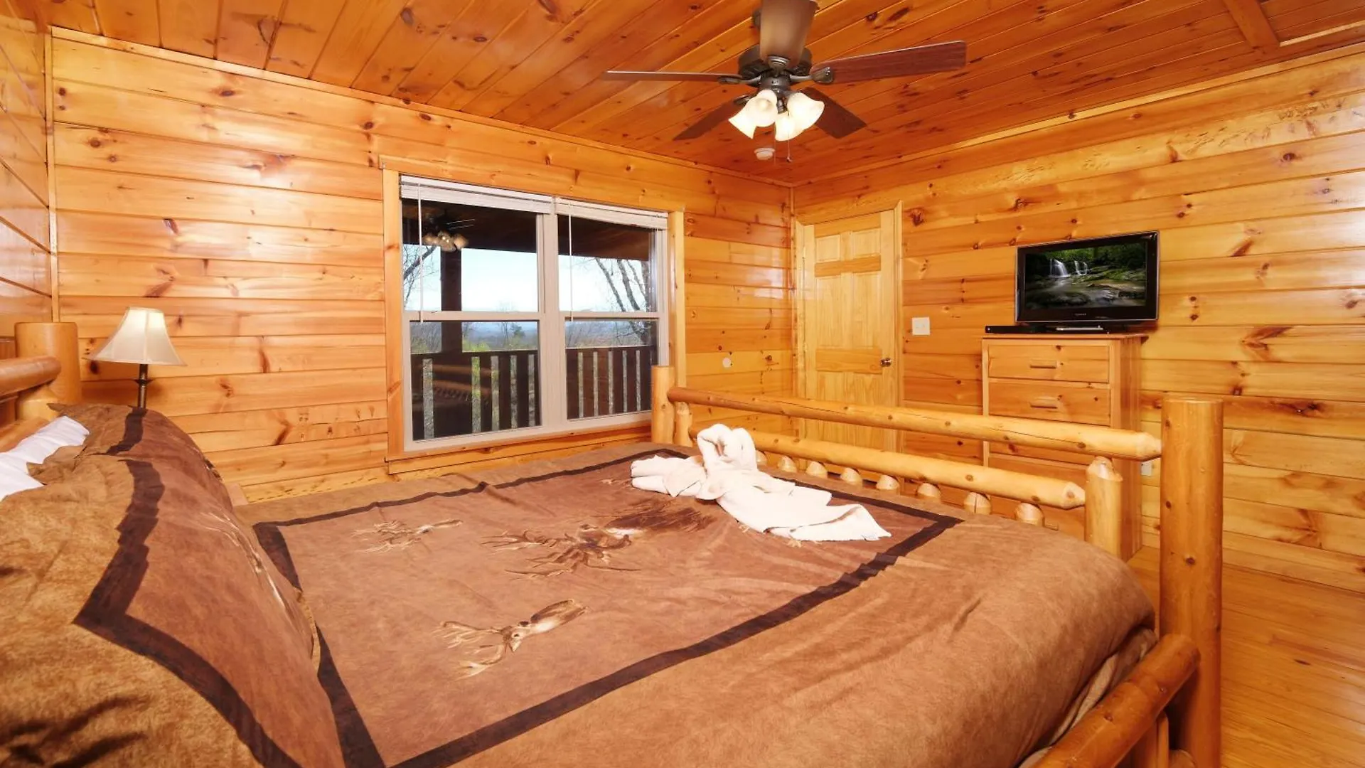Spacious 6br Views Gameroom Theater Hot Tub Free Attraction Tickets Holiday home Pigeon Forge