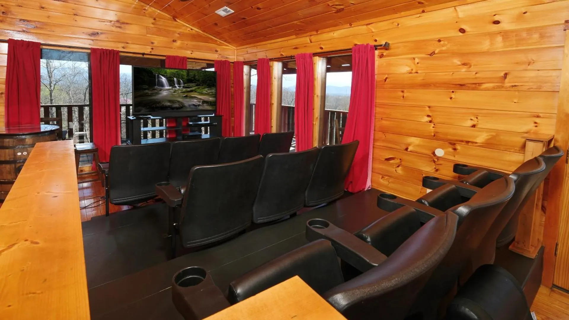 Spacious 6br Views Gameroom Theater Hot Tub Free Attraction Tickets * Pigeon Forge