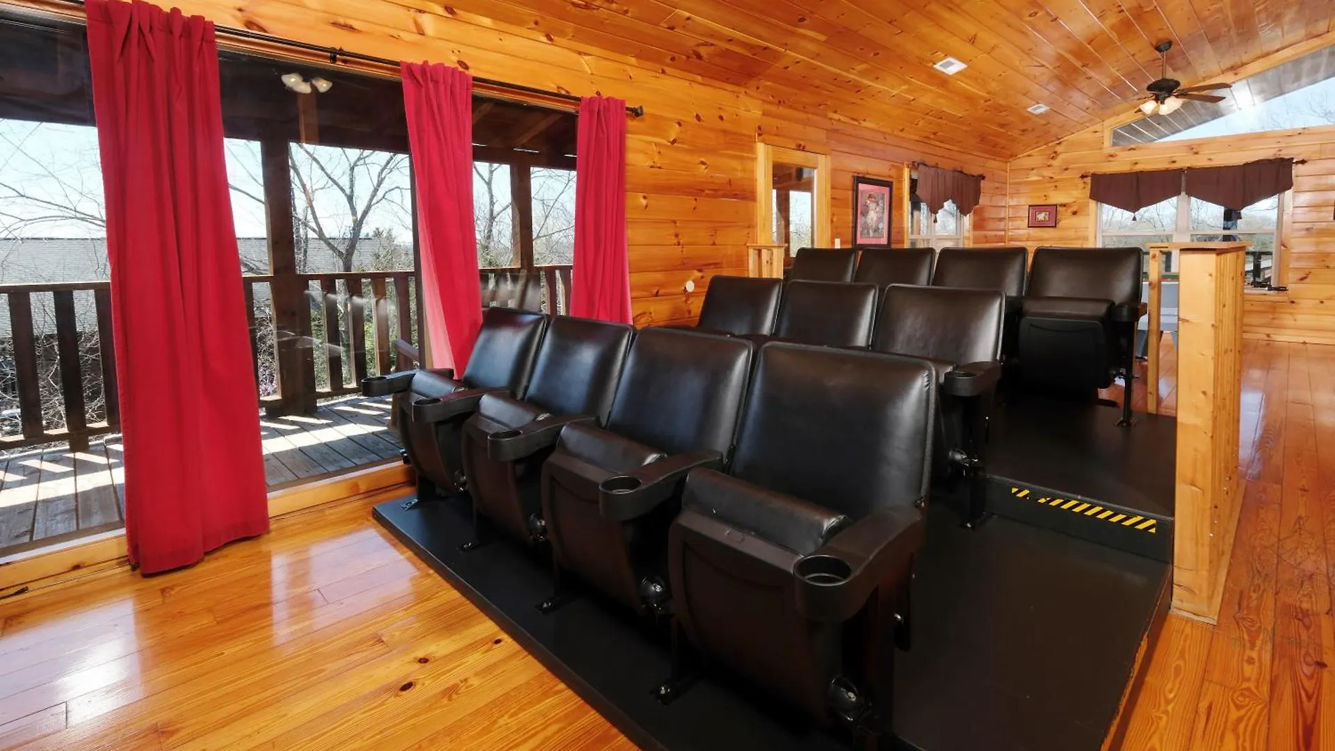 Spacious 6br Views Gameroom Theater Hot Tub Free Attraction Tickets Holiday home *