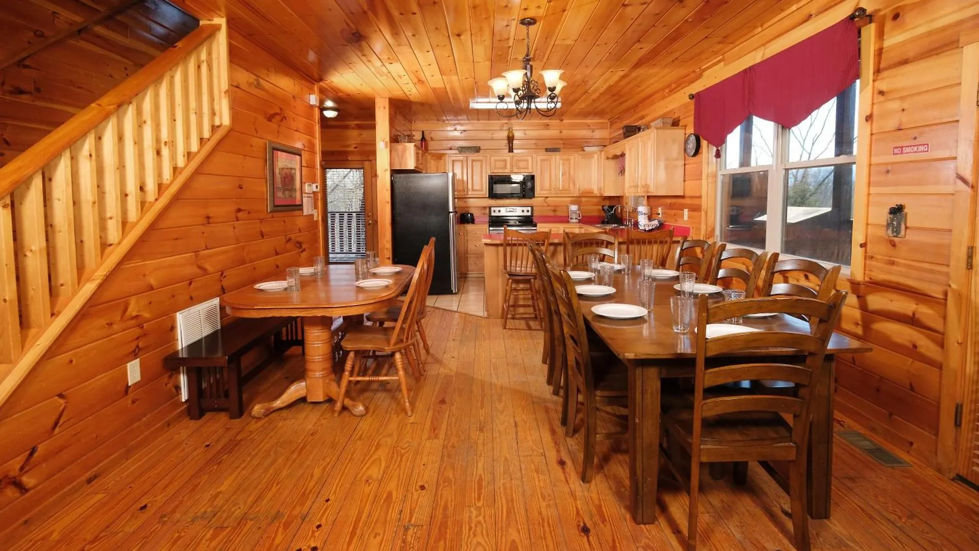 Spacious 6br Views Gameroom Theater Hot Tub Free Attraction Tickets Pigeon Forge