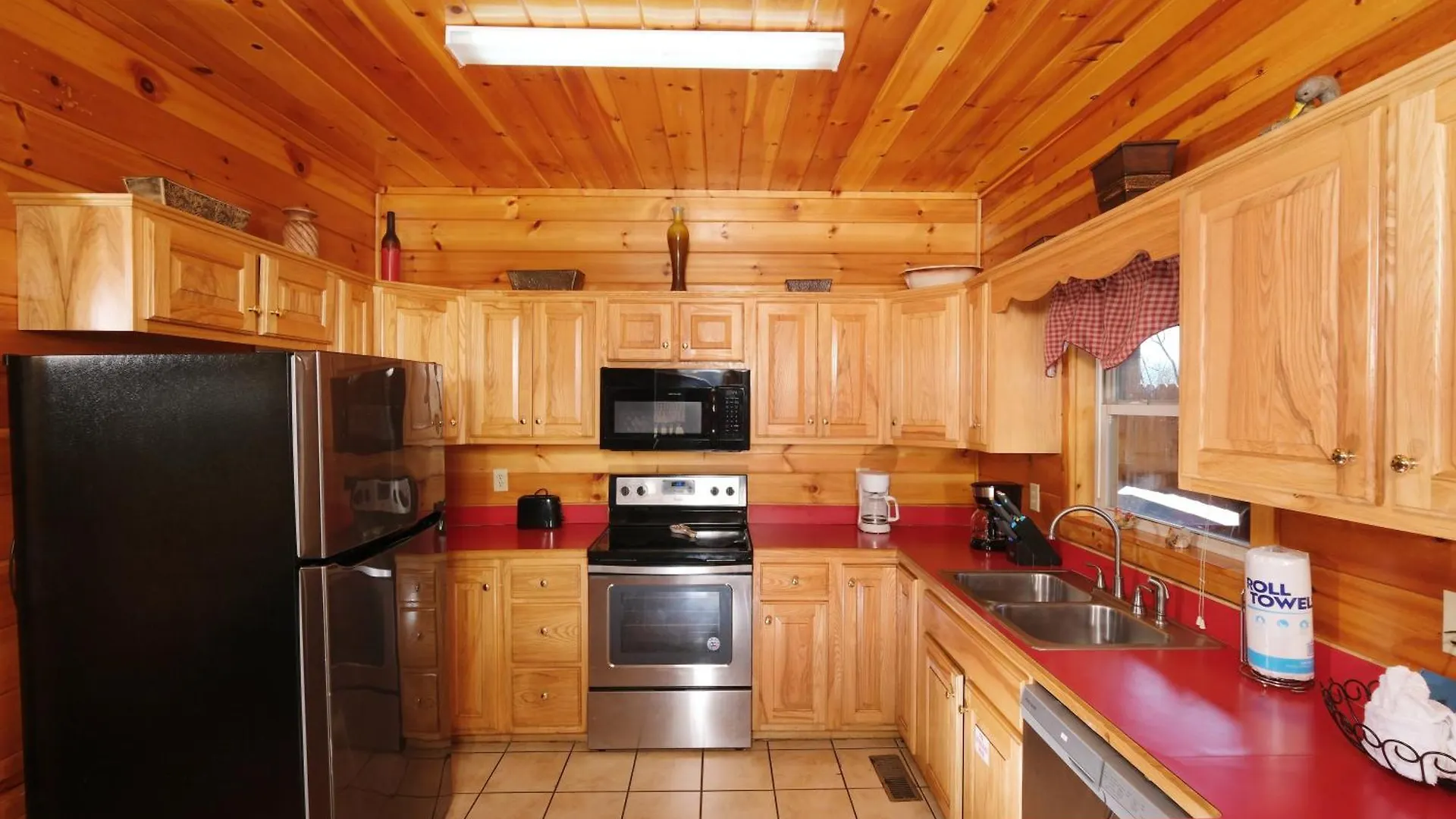 Spacious 6br Views Gameroom Theater Hot Tub Free Attraction Tickets Holiday home Pigeon Forge