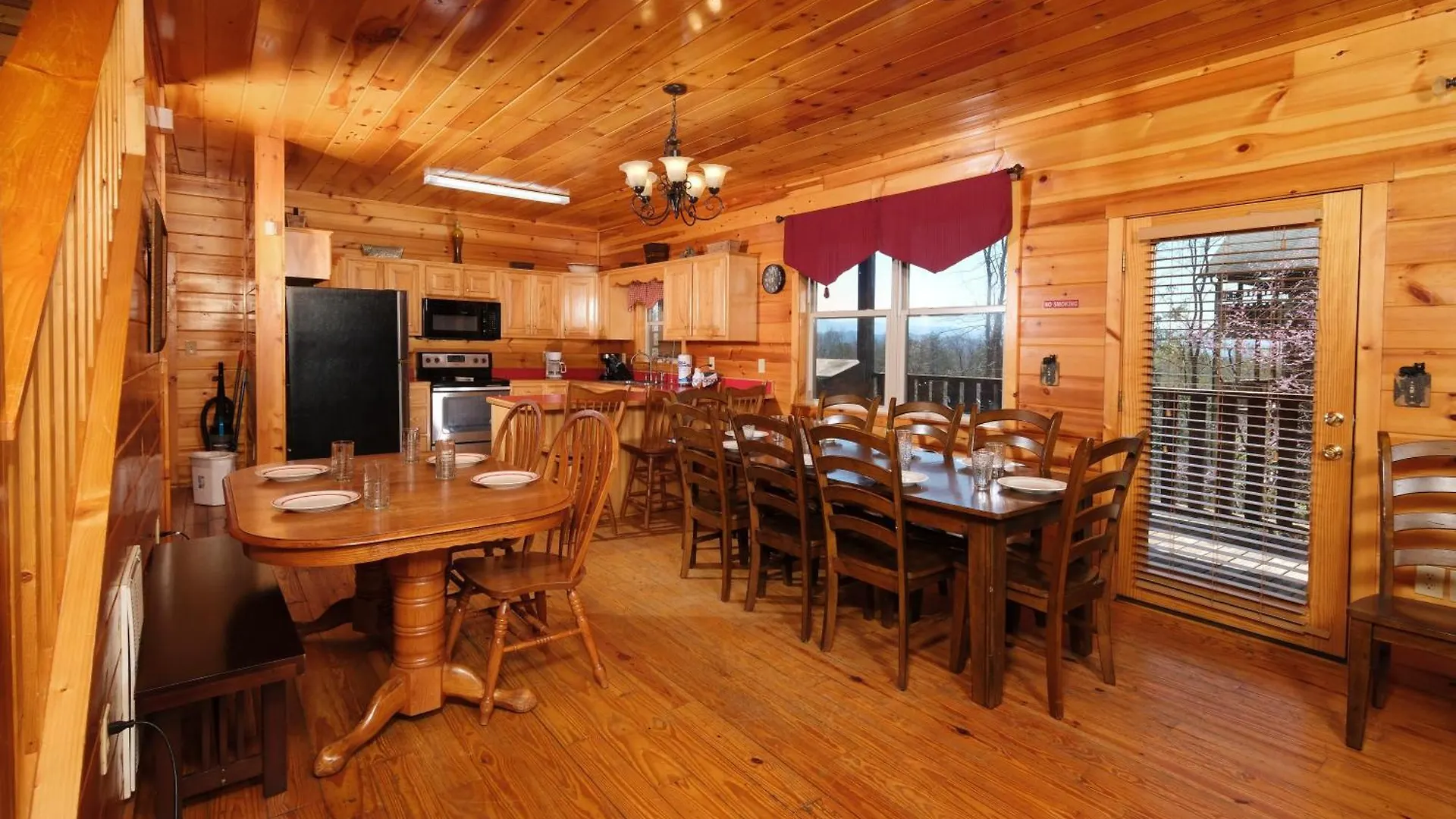 Spacious 6br Views Gameroom Theater Hot Tub Free Attraction Tickets Holiday home *