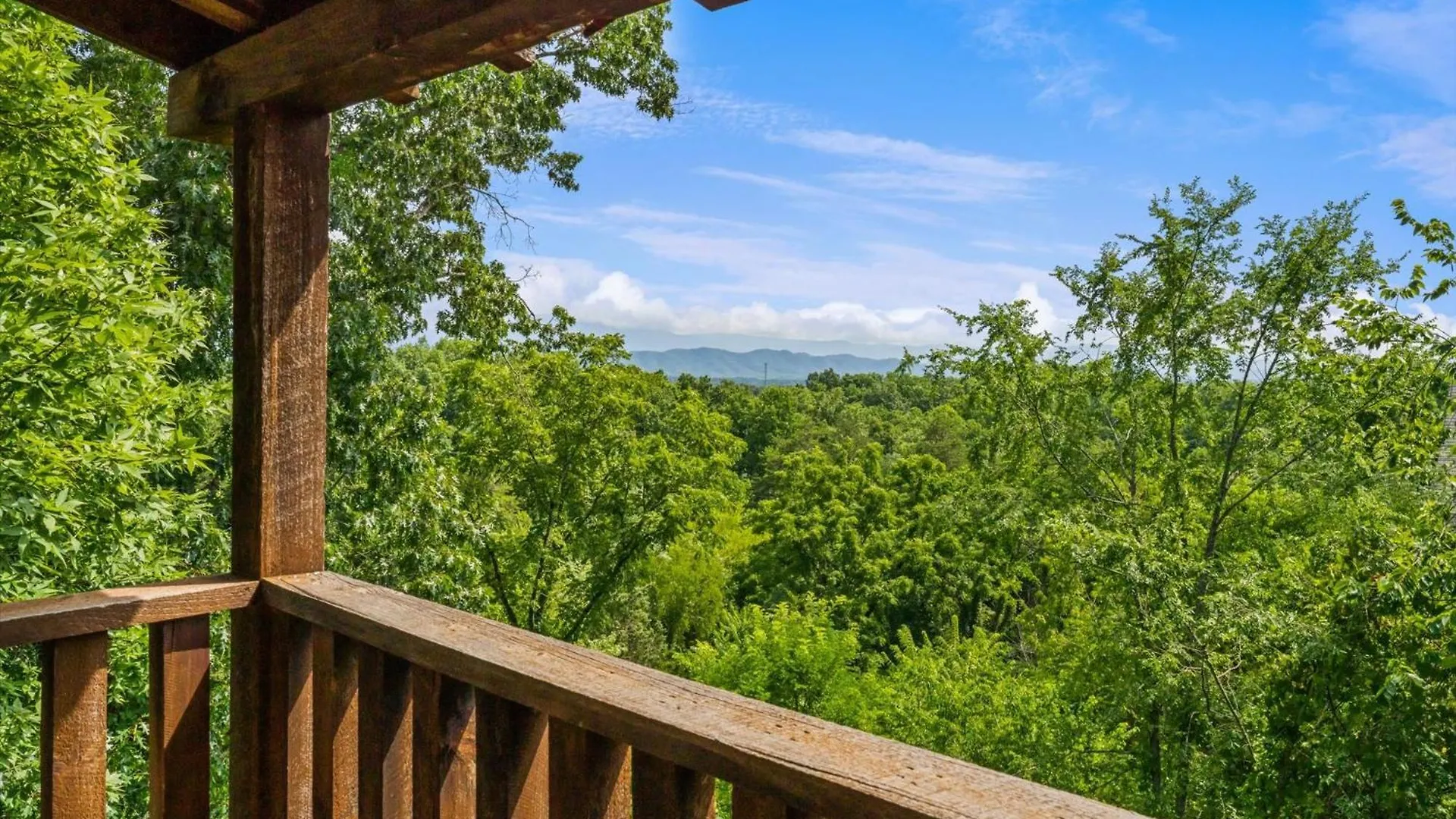 Spacious 6br Views Gameroom Theater Hot Tub Free Attraction Tickets * Pigeon Forge
