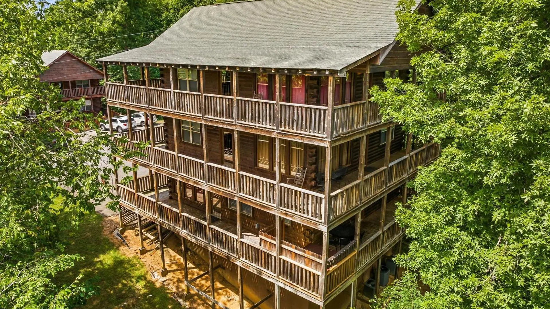 Spacious 6br Views Gameroom Theater Hot Tub Free Attraction Tickets Holiday home Pigeon Forge