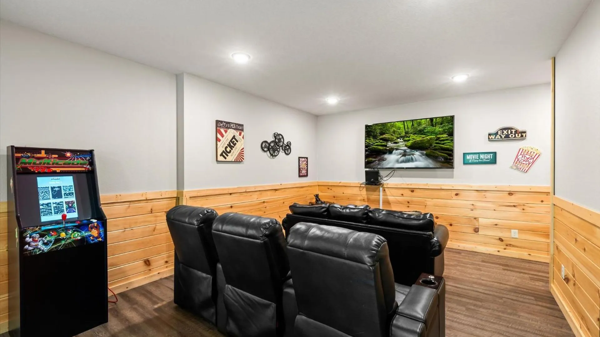 Cozy 2br Theater Gameroom Hot Tub Free Attraction Tickets * Pigeon Forge