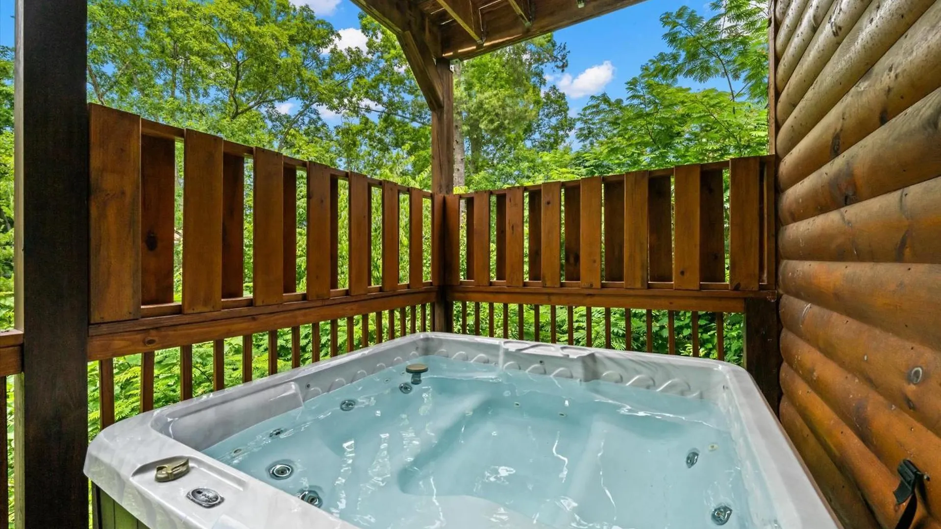 Cozy 2br Theater Gameroom Hot Tub Free Attraction Tickets Holiday home