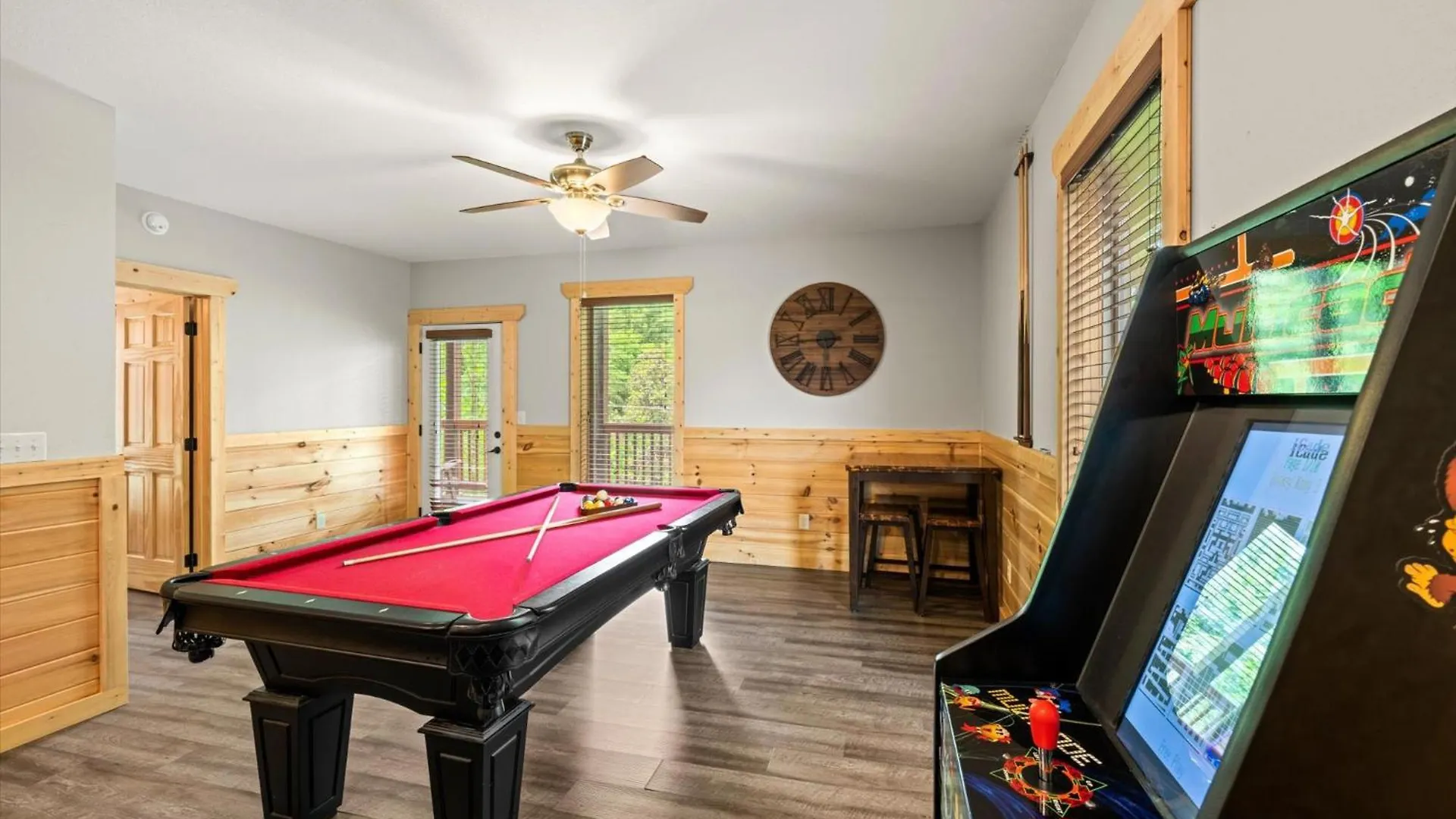 Cozy 2br Theater Gameroom Hot Tub Free Attraction Tickets